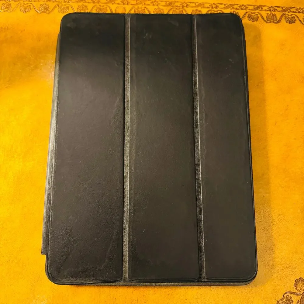 Apple iPad Smart Case Cover Vintage 9.5” by 7”